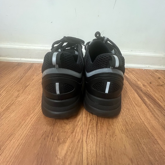 Basically New Dior B22 only wore once - Picture 2 of 5